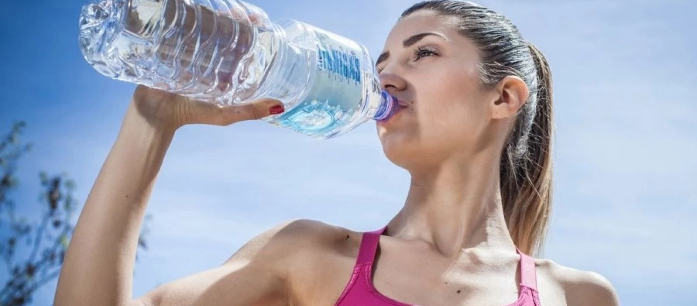 Δείτε από ποιες παθήσεις προστατεύονται όσοι πίνουν αρκετό νερό